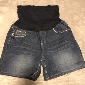 Maternity shorts